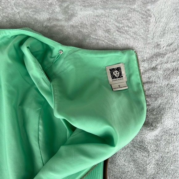 💚💚Chic sleeveless shift dress with a belt and zipper details - Picture 9 of 10